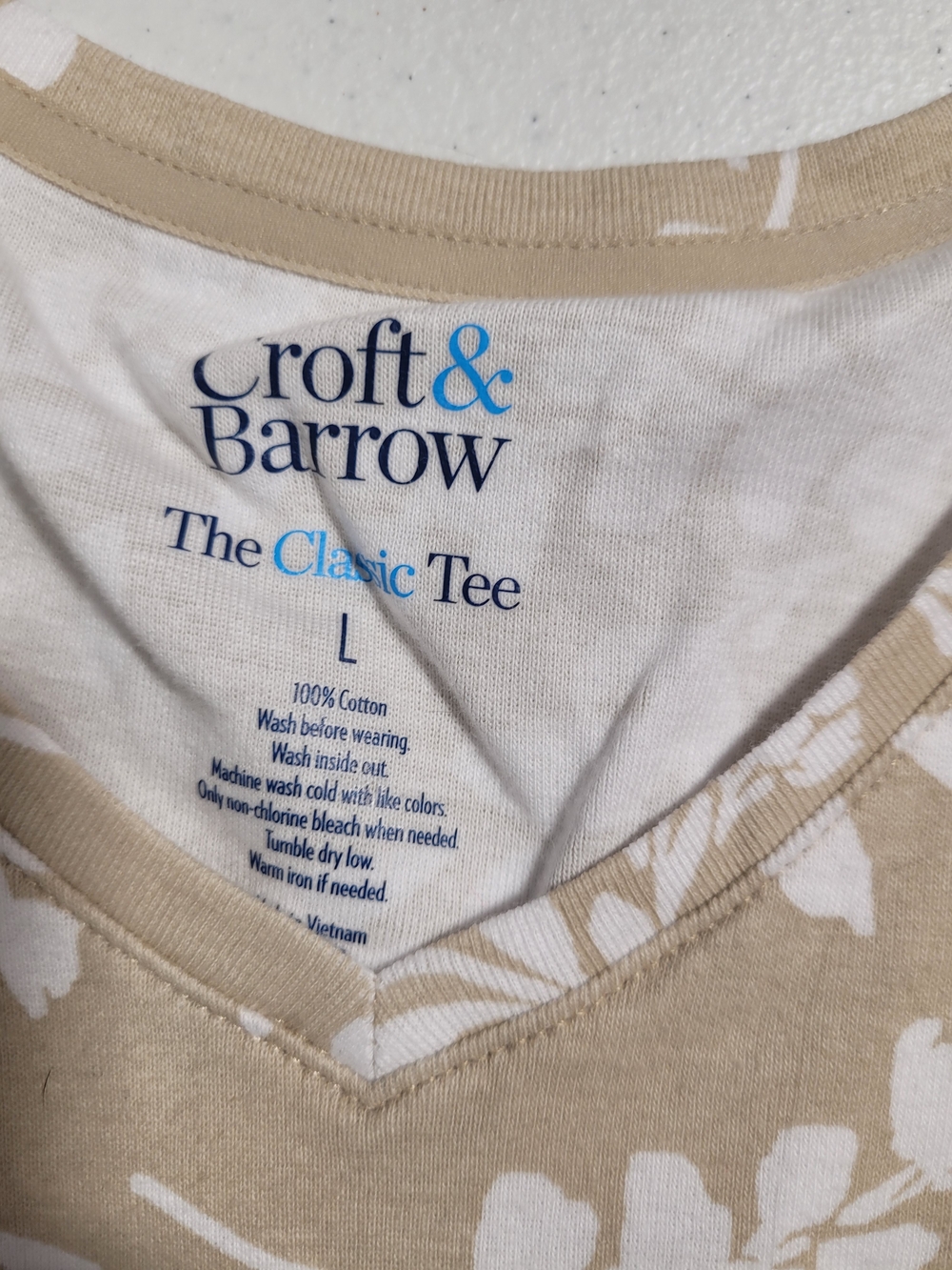 croft & barrow Beige Floral V-Neck Short Sleeve Tee - Picture 2 of 3